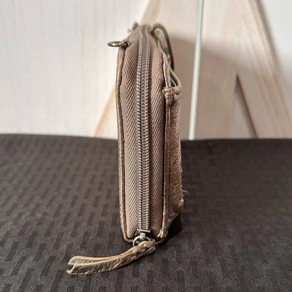 The Sak Iris Large Smartphone Clutch/Wallet in Metallic Rose Gold - Picture 4 of 10